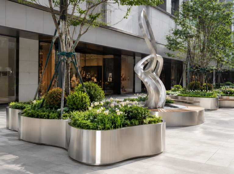 嵩明县不锈钢景观雕塑与金属花箱